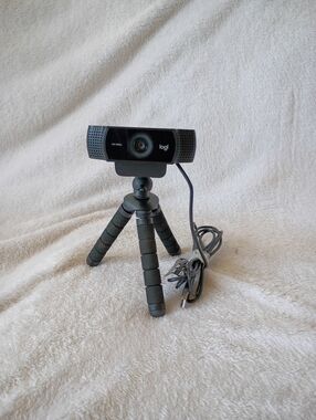 Logitech HD Webcam with Mini Tripod - Black